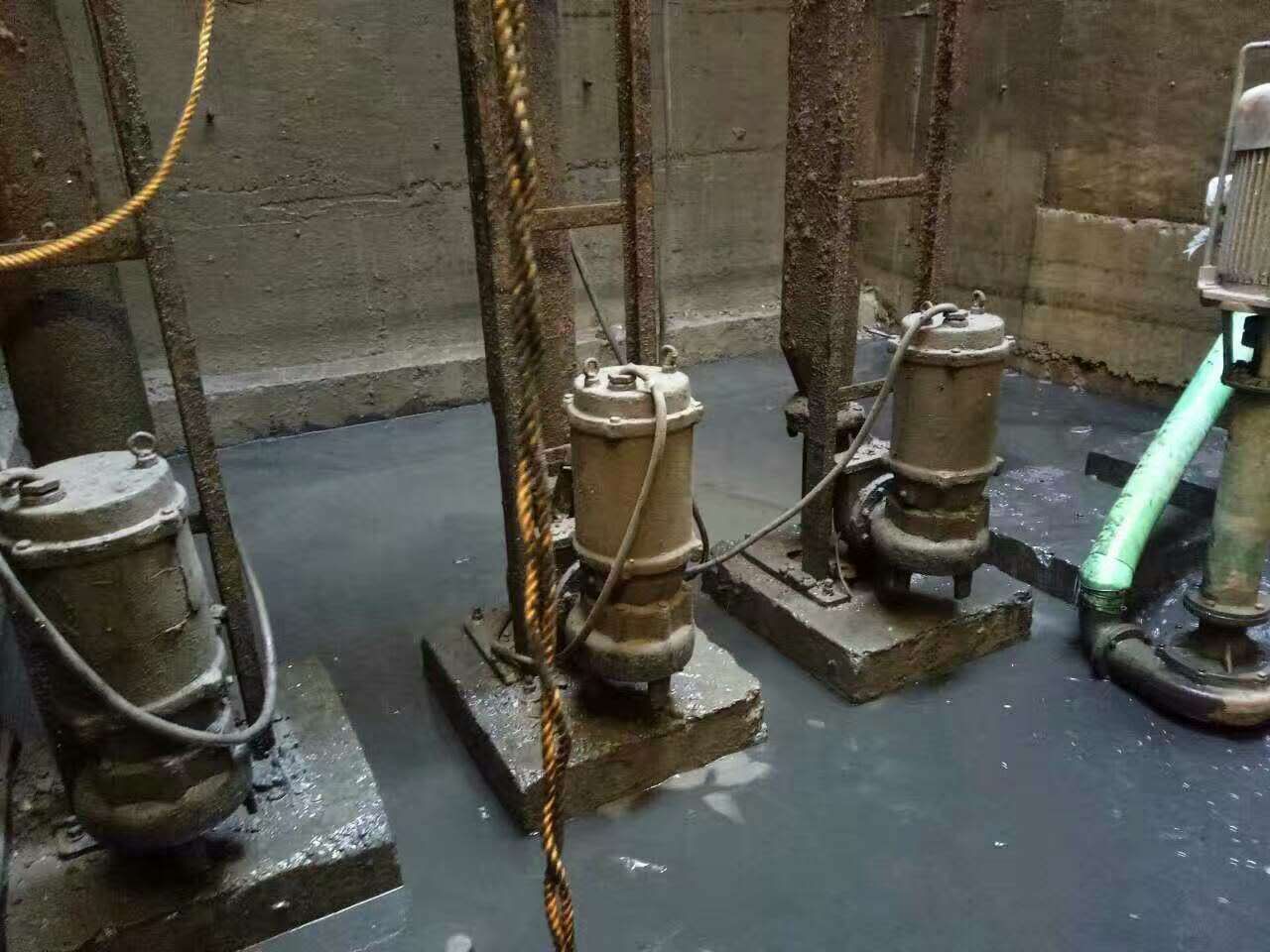 乌尔禾污水池清理