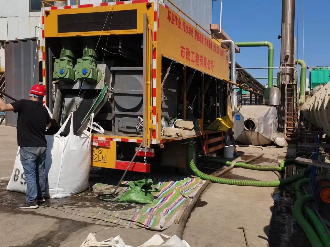 乌尔禾淤泥压干处理