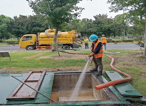 乌尔禾化油池清理